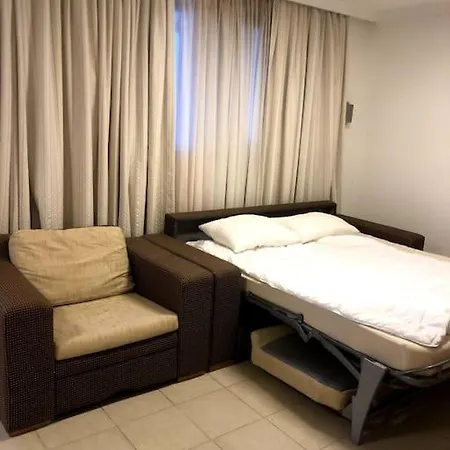Penthouse-apartment With Sea View رافدا