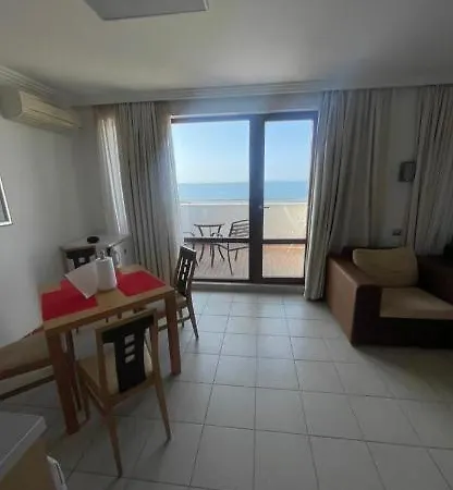 Penthouse-apartment With Sea View Daire *